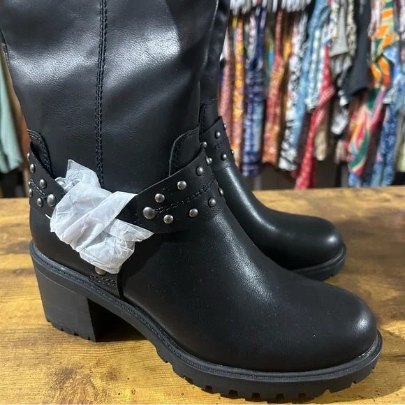 Frye and Co. Adriane Stacked Heel Boots in Black NWT 7.5M - Picture 5 of 9